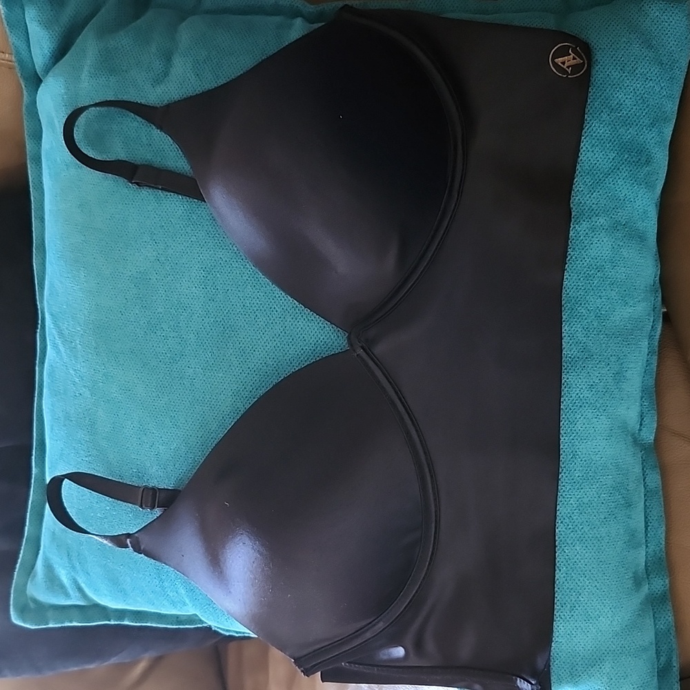 Adrienne  Vitadini Studio, Bra